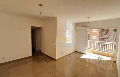 Imagem: O apartamento possui 2 Dormitórios, 1 Banheiro, 2 Vagas na