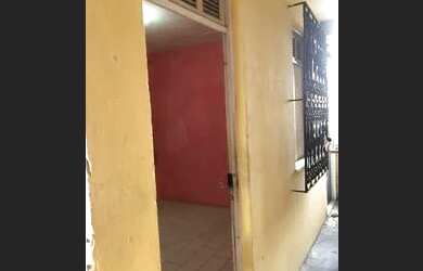 Imagem: A casa possui 1 Dormitório, 1 Banheiro e está localizado