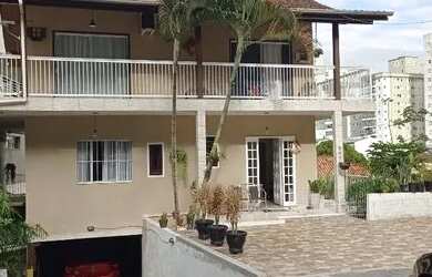 Imagem: A casa possui 3 Dormitórios e está localizado em Victor Konder