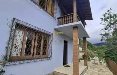 Imagem: A casa possui 3 Dormitórios, 2 Banheiros, 1 Vaga na garagem