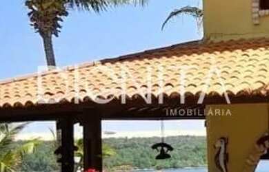 Imagem: A casa possui 5 Dormitórios, 1 Banheiro, 5 Vagas na garagem