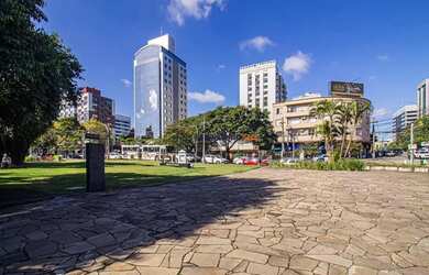 Imagem: O apartamento possui 3 Dormitórios, 1 Banheiro, 1 Vaga na garagem
