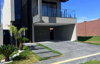 Imagem 1: Jardins Versalhes. Piscina, Varanda, 213m² de Áreae2 Vagas na garagem