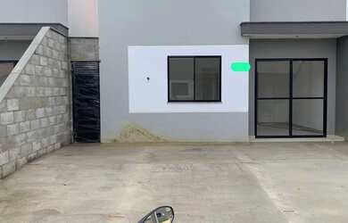 Imagem: A casa em condomínio possui 2 Dormitórios, 1 Banheiro, 2 Vagas