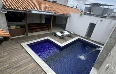 Imagem: A casa possui 3 Dormitórios, Acomodam 15 pessoas, 3 Vagas na