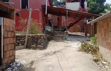 Imagem: Vendo uma casa e 3 quitinetes