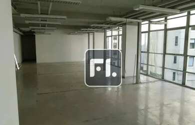 Imagem: O depósito possui 2 Vagas na garagem, 135m² de Área e está