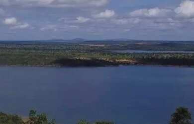 Imagem: O terreno possui 30.000m² de Área e está localizado em Três