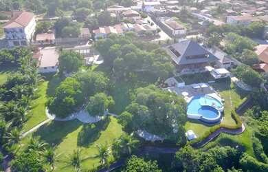 Imagem: A casa possui 5 Dormitórios, 5 Banheiros, 5 Vagas na garagem