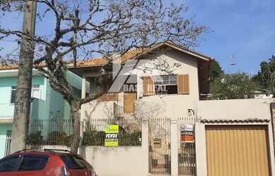 Imagem: A casa possui 2 Dormitórios, 2 Banheiros, 1 Vaga na garagem