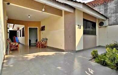 Imagem: A casa possui 2 Dormitórios, 1 Banheiro, 1 Vaga na garagem