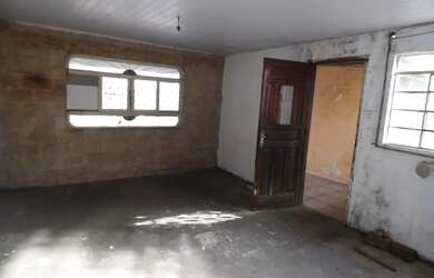 Imagem: A casa possui 3 Dormitórios, 2 Banheiros, 1 Vaga na garagem