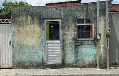 Imagem: A casa possui 2 Dormitórios, 1 Banheiro e está localizado
