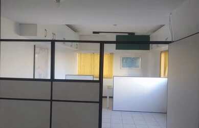 Imagem: O depósito possui 1 Vaga na garagem e 30m² de Área e está