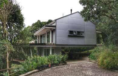 Imagem: A casa em condomínio possui 1 Dormitório, 2 Banheiros, 2 Vagas