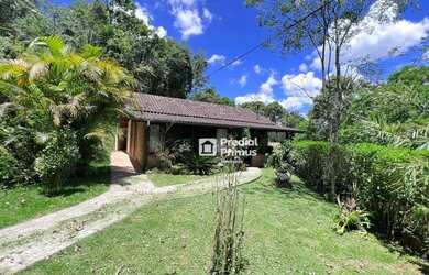 Imagem: A casa possui 5 Dormitórios, 5 Banheiros, 4 Vagas na garagem