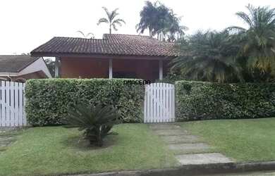 Imagem: A casa possui 4 Dormitórios, 2 Banheiros, 4 Vagas na garagem