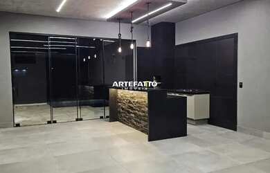 Imagem: A casa possui 3 Dormitórios, 2 Banheiros, 2 Vagas na garagem