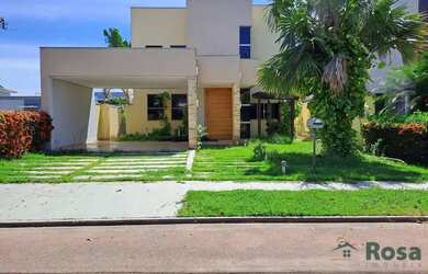 Imagem: A casa possui 3 Dormitórios, 1 Banheiro, 2 Vagas na garagem