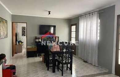 Imagem: A casa possui 4 Dormitórios, 2 Banheiros, 1 Vaga na garagem