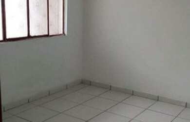 Imagem: A casa à venda possui 3 Dormitórios, 1 Banheiro, 1 Vaga na