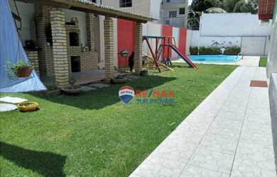 Imagem: A casa possui 3 Dormitórios, 3 Banheiros, 4 Vagas na garagem