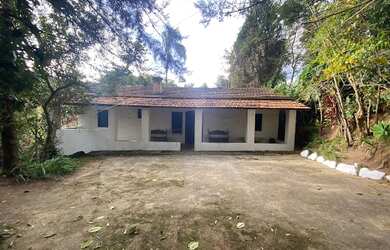 Imagem: A chácara possui 150m² de Área e está localizado em Pedra