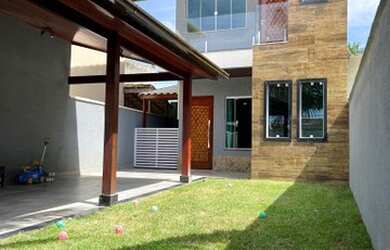 Imagem: A casa possui 3 Dormitórios, 3 Banheiros, 2 Vagas na garagem