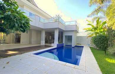 Imagem: A casa em condomínio possui 5 Dormitórios, 5 Banheiros, 4