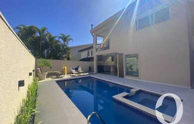 Imagem: A casa em condomínio possui 4 Dormitórios, 5 Banheiros, 4