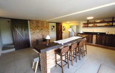 Imagem: A casa em condomínio possui 2 Dormitórios, 3 Banheiros, 2