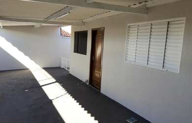 Imagem: A casa possui 3 Dormitórios, 4 Banheiros, 2 Vagas na garagem