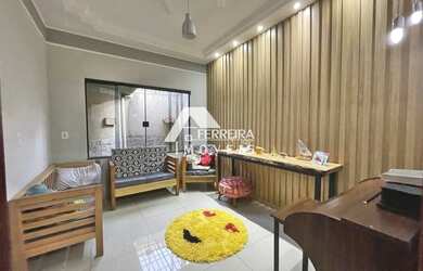 Imagem: A casa possui 3 Dormitórios, 3 Banheiros, 2 Vagas na garagem