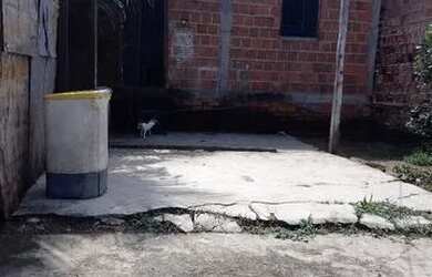 Imagem: A casa possui 2 Dormitórios, 1 Banheiro e 1 Vaga na garagem