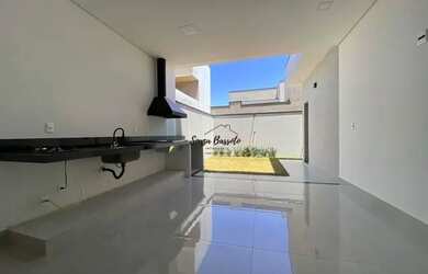 Imagem: A casa em condomínio possui 3 Dormitórios, 4 Banheiros, 4