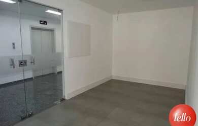 Imagem: O depósito possui 2 Vagas na garagem, 200m² de Área e está