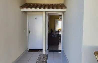 Imagem: A casa em condomínio possui 2 Dormitórios, 2 Banheiros, 2