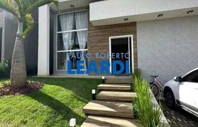 Imagem: A casa em condomínio possui 3 Dormitórios, 3 Banheiros, 2