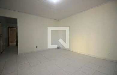 Imagem: A casa possui 2 Dormitórios, 2 Banheiros, 2 Vagas na garagem