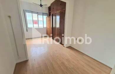 Imagem: A kitnet possui 1 Dormitório, 1 Banheiro, 33m² de Área e