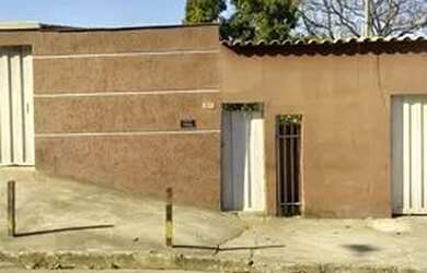 Imagem: A casa possui 2 Dormitórios, 1 Banheiro e está localizado