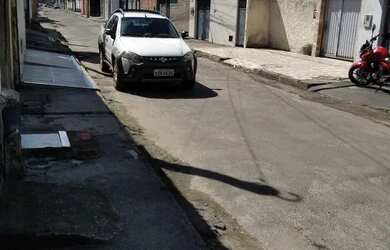 Imagem: A casa possui 2 Dormitórios, 1 Banheiro, 1 Vaga na garagem