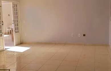 Imagem: A casa possui 3 Dormitórios, 2 Banheiros, 1 Vaga na garagem