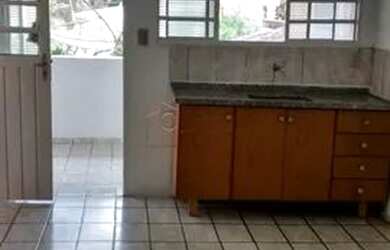 Imagem: A casa possui 1 Dormitório, 1 Banheiro, 1 Vaga na garagem e