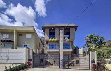 Imagem: A casa possui 2 Dormitórios, 2 Banheiros, 2 Vagas na garagem