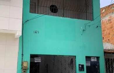 Imagem: A casa possui 2 Dormitórios, 1 Banheiro, 1 Vaga na garagem