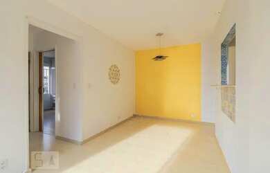 Imagem: O apartamento possui 2 Dormitórios, 1 Banheiro, 1 Vaga na garagem