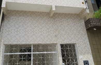 Imagem: A casa possui 3 Dormitórios, 2 Banheiros, 1 Vaga na garagem