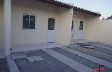 Imagem: A casa à venda possui 2 Dormitórios, 2 Banheiros, 1 Vaga na