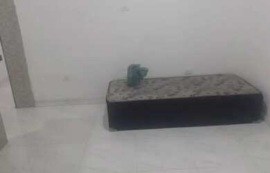 Imagem: A casa possui 1 Dormitório, 1 Banheiro, 2 Vagas na garagem